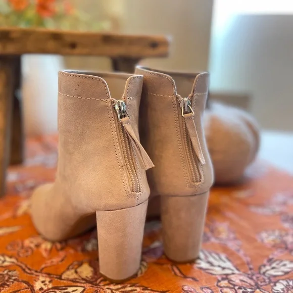 Woman’s Taupe faux suede ankle booties - Picture 5 of 5